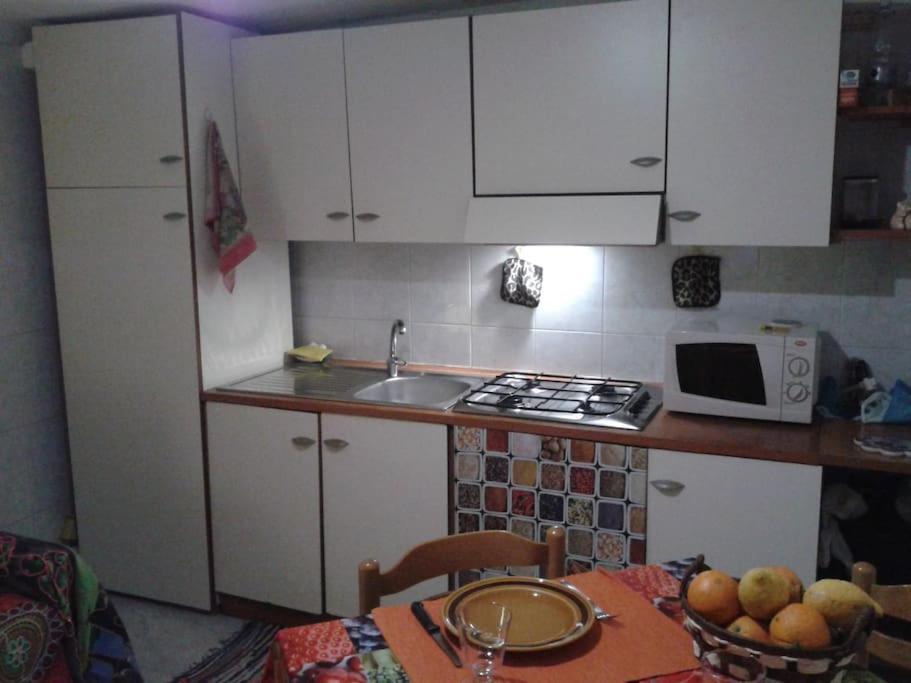Camera in appartamento al piano terra Cagliari Esterno foto