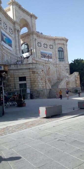 Camera in appartamento al piano terra Cagliari Esterno foto