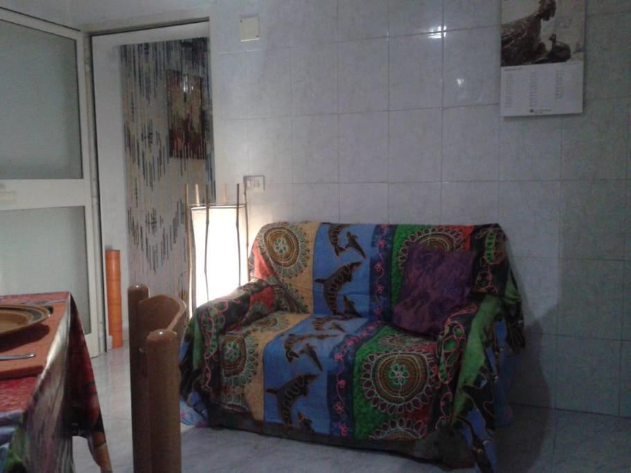 Camera in appartamento al piano terra Cagliari Esterno foto