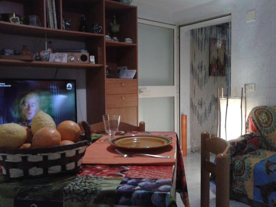 Camera in appartamento al piano terra Cagliari Esterno foto